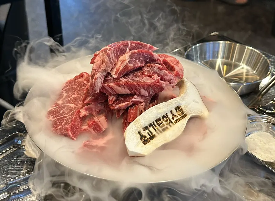 1kg mixed beef platter set out on the table