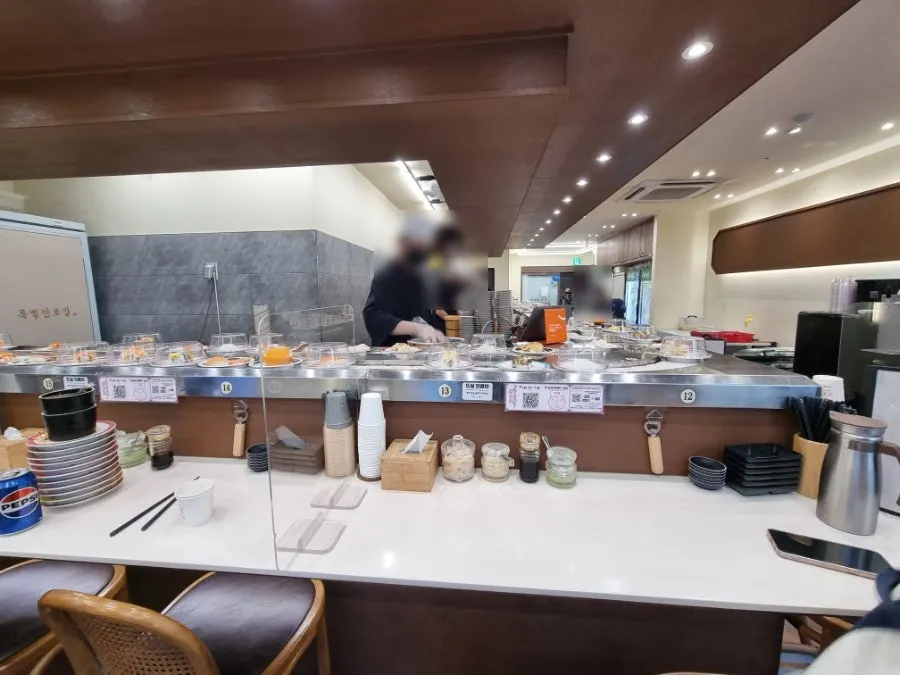 Seating inside Teukbyeolhan Chobap