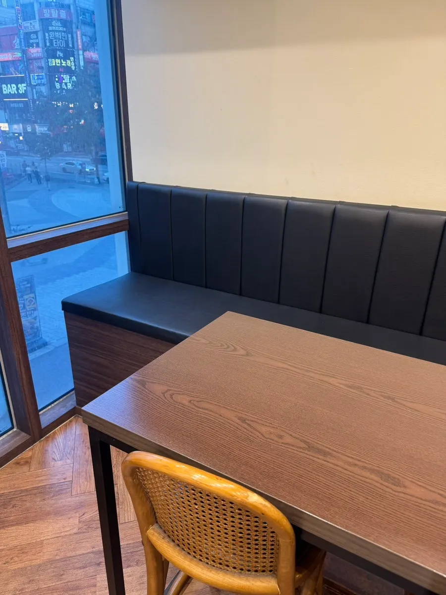 Interior seating inside Teukbyeolhan Chobap