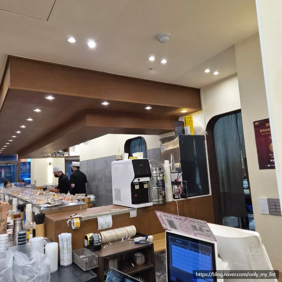 Overview of the interior seating at Teukbyeolhan Chobap
