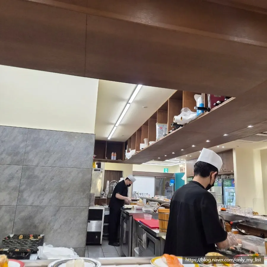 Conveyor belt filled with sushi plates