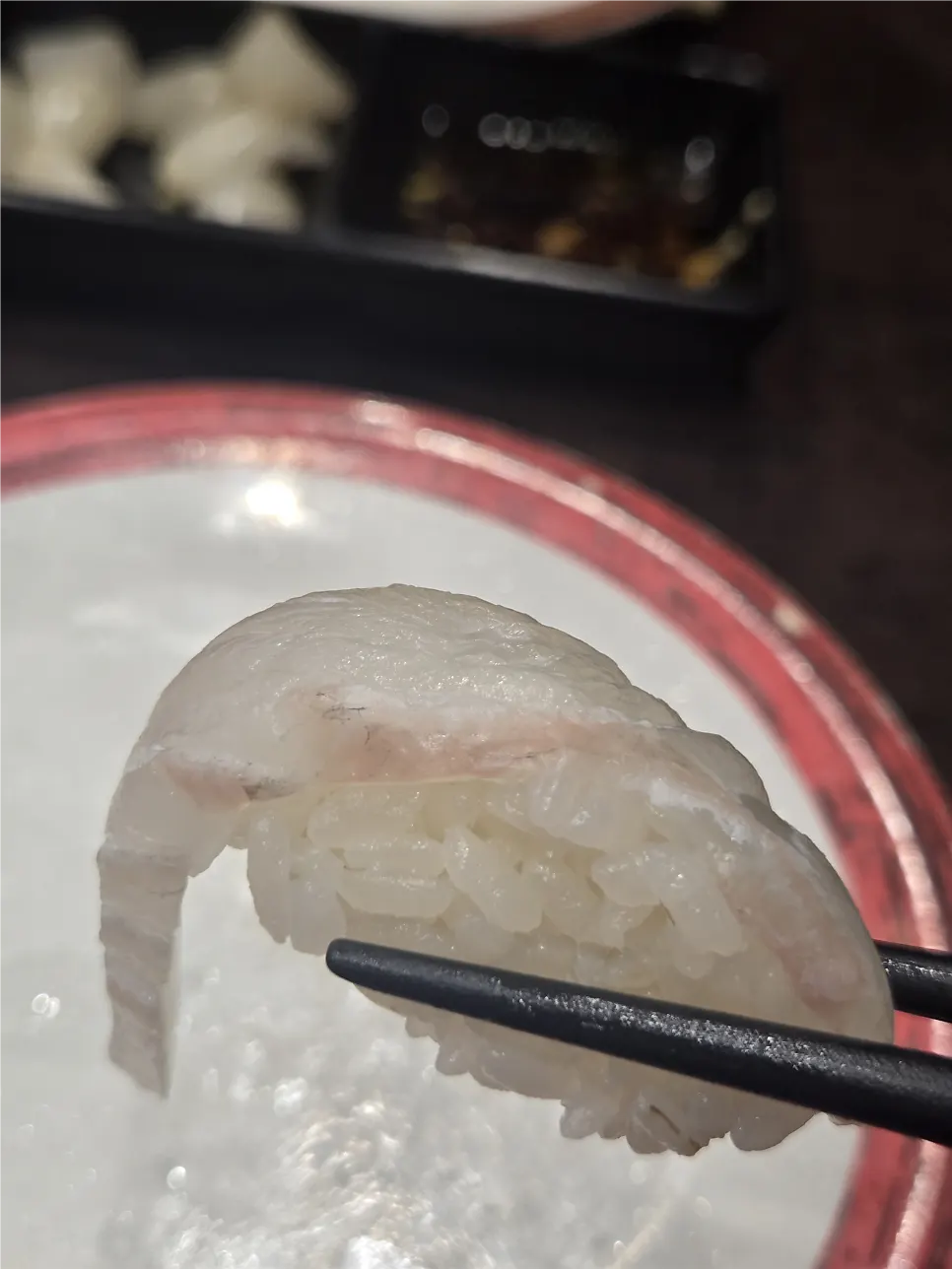 두툼한 광어 초밥