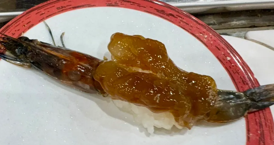 계란초밥이 담긴 접시