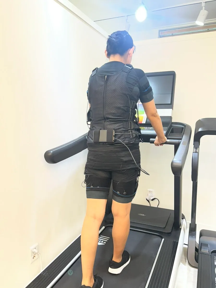 Xpa EMS treadmill workout area