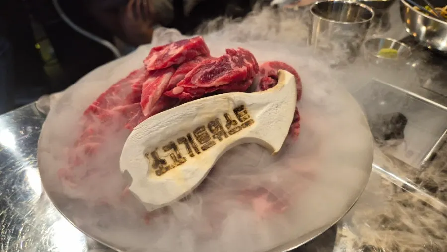 Beef grilling on the tabletop grill, self-grilled