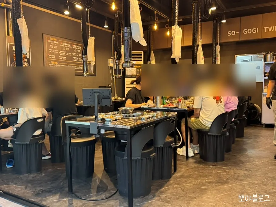 Restaurant atmosphere with waiting guests