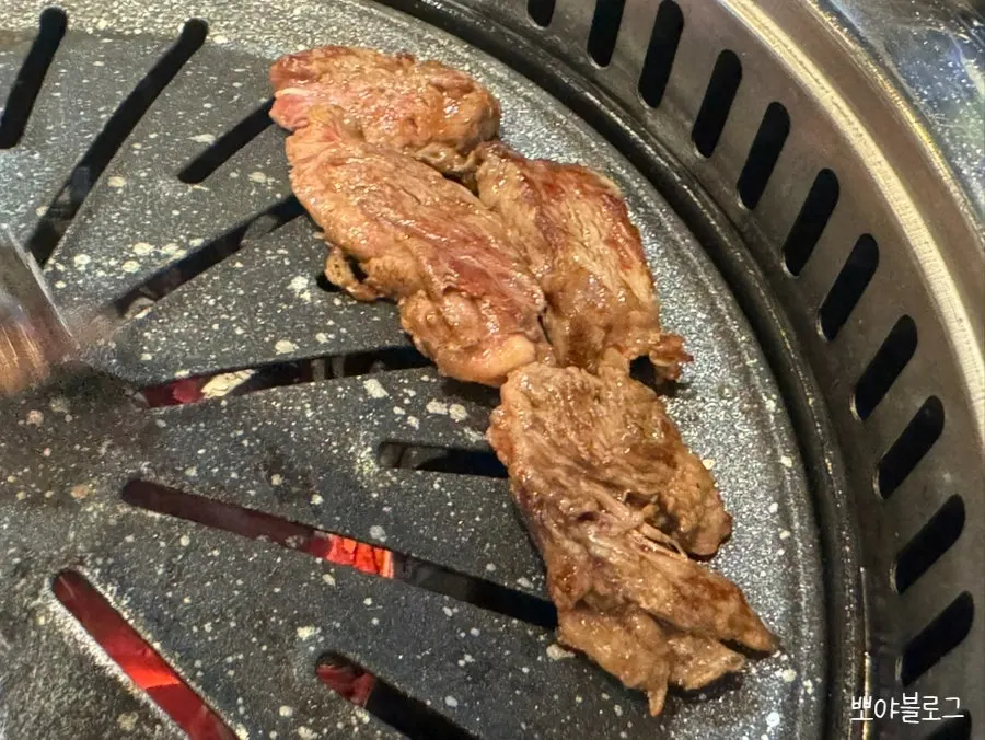 Beef cuts including kkotsaeus al and salchisal