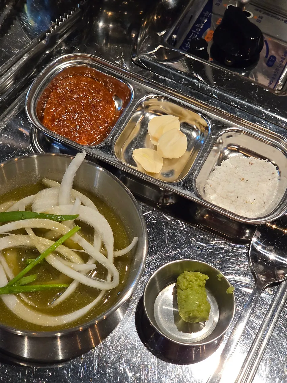 기본으로 세팅된 밑반찬 상차림