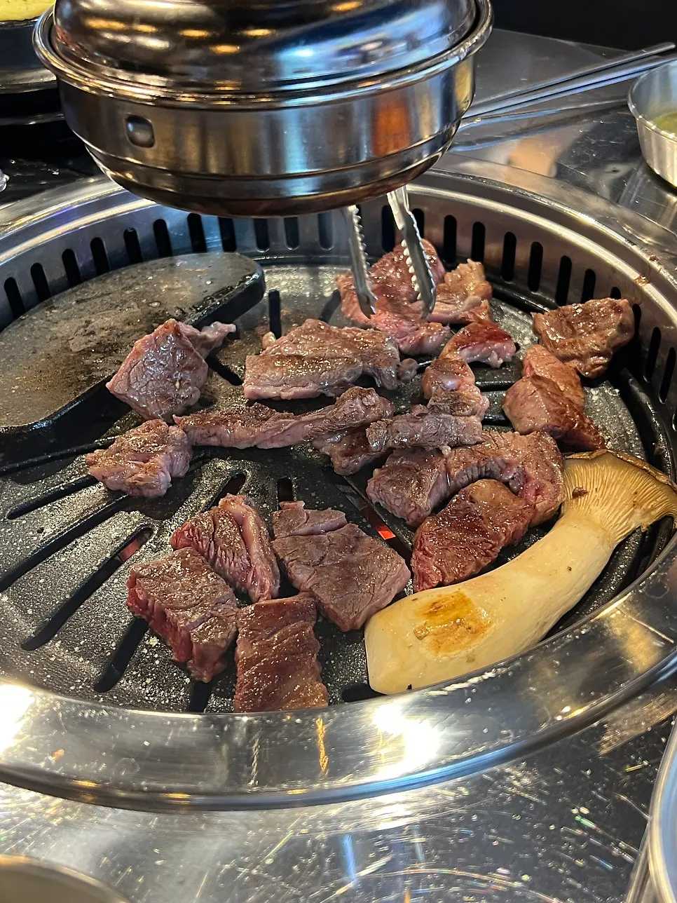 구워지는 소고기 부위 클로즈업