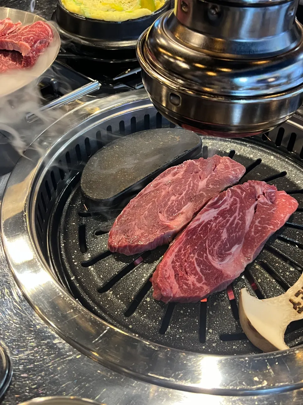 마블링이 보이는 꽃새우살