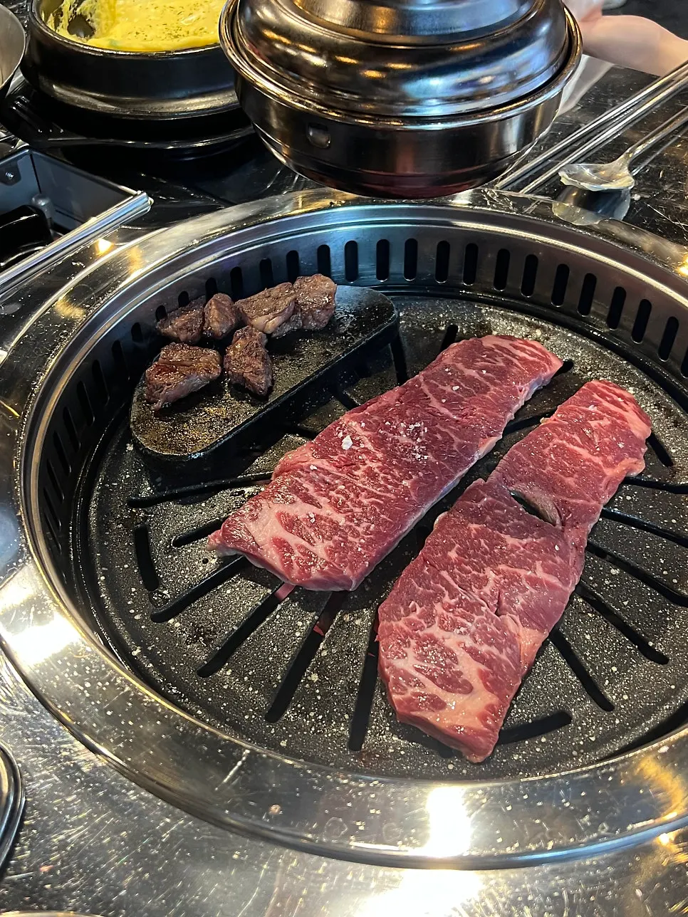 불판에 올린 살치살