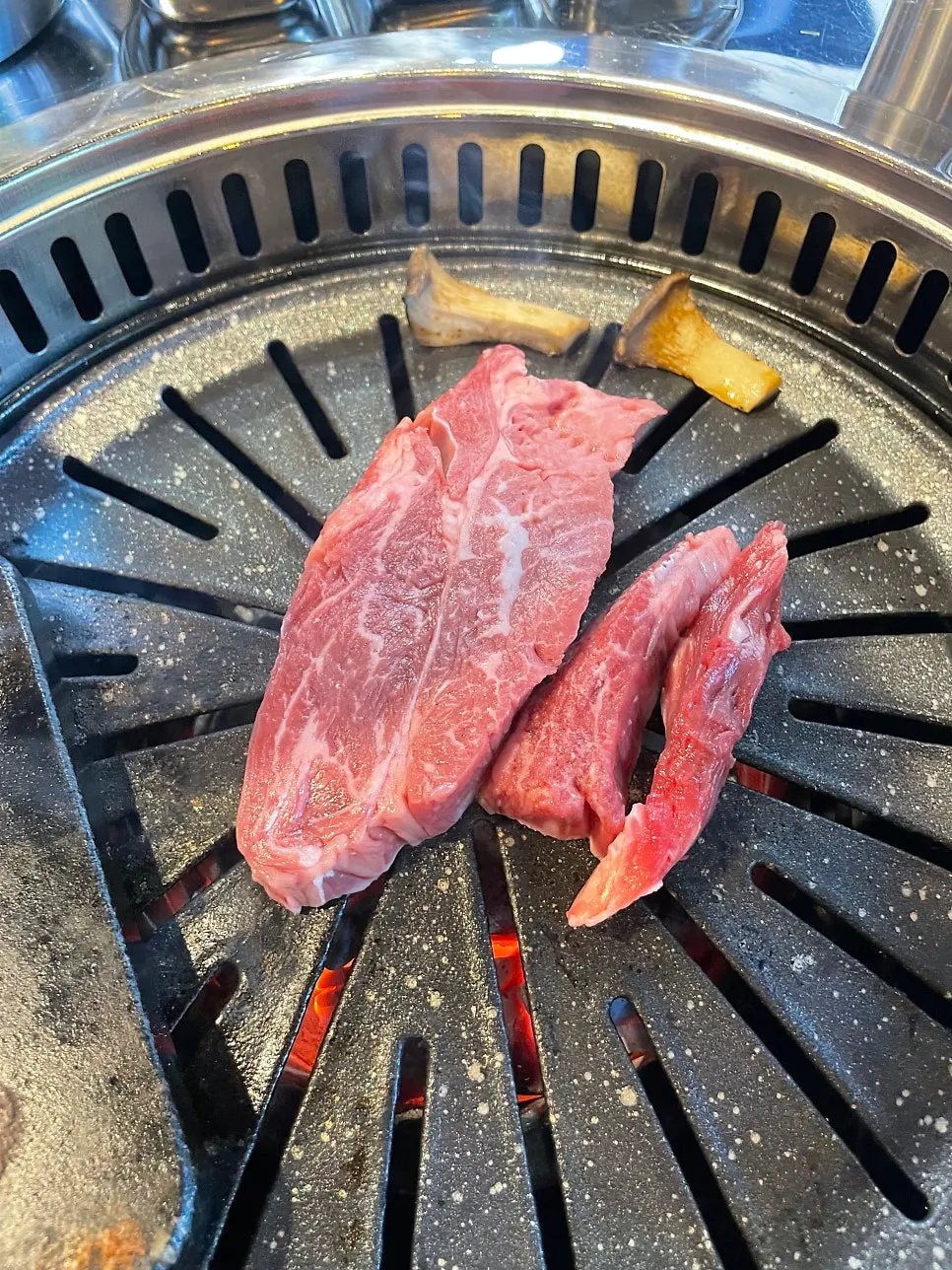 숯불에 구워지는 꽃새우살