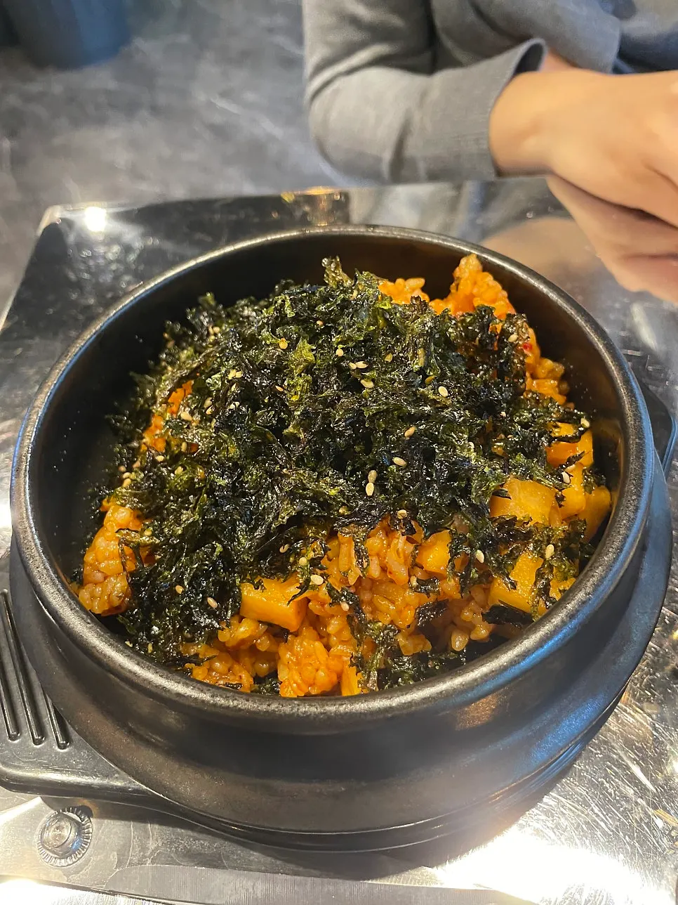 고기와 곁들인 비빔냉면