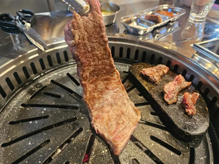 Chuck flap grilled and cut into bite-size pieces