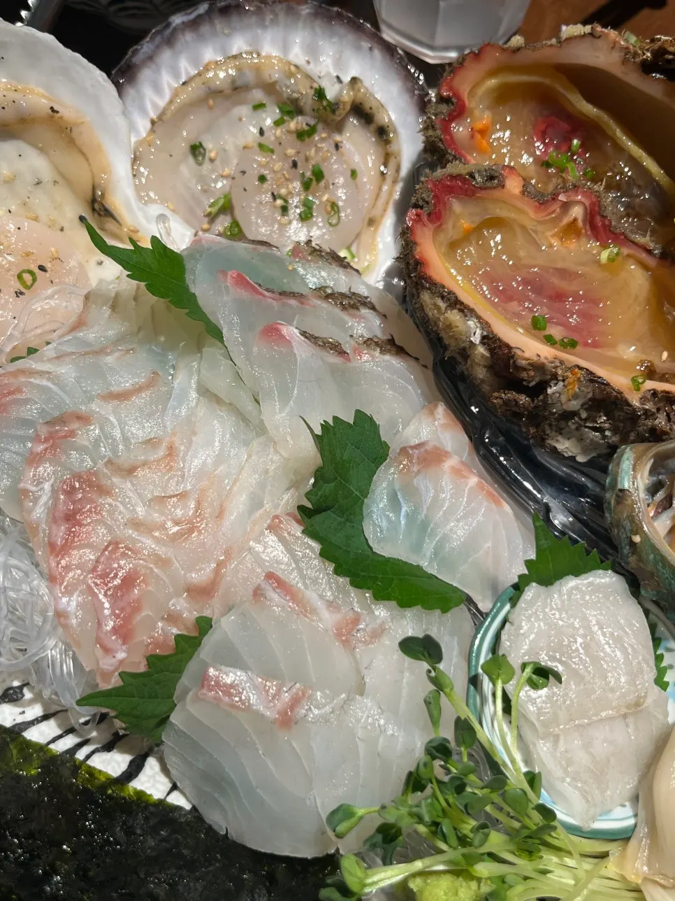 Mixed platter with sashimi, abalone and scallop