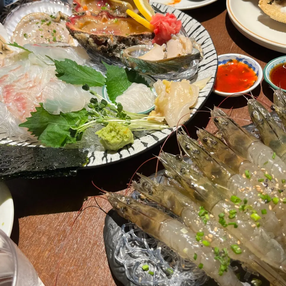 Final shot of the seafood spread at Susan Jang Yeongtong Branch