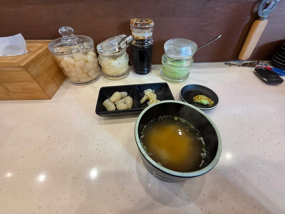 주문해서 바로 받은 초밥 접시