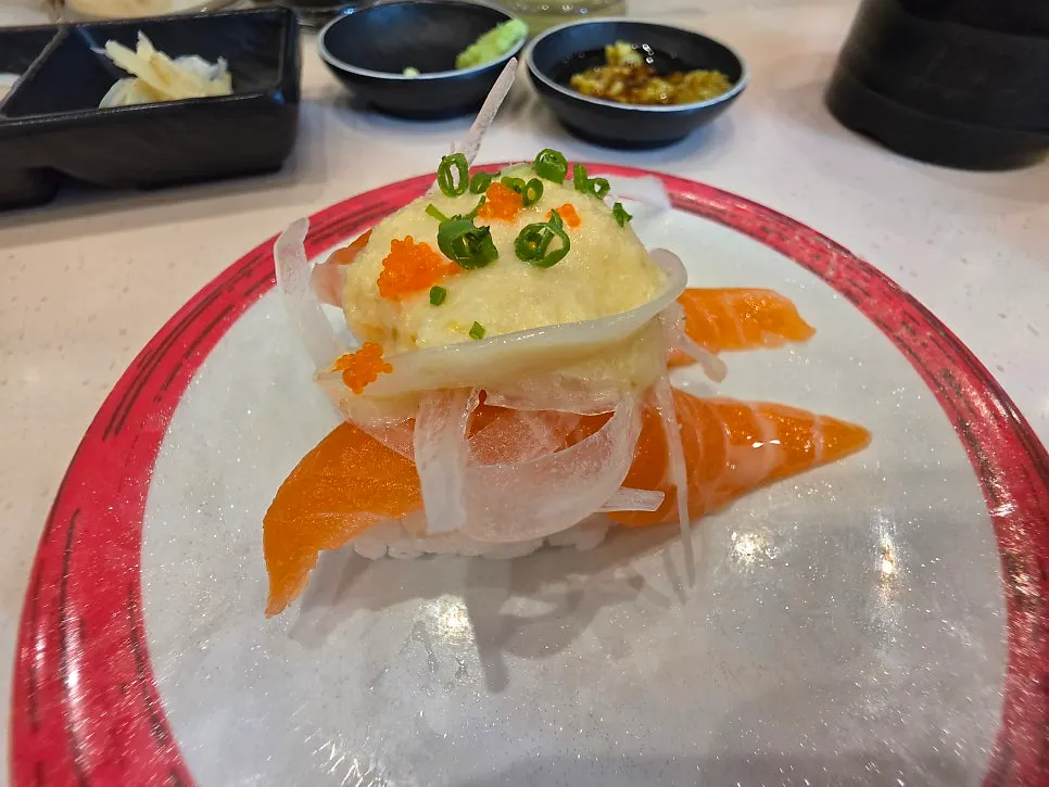 도톰하게 썰린 광어 초밥
