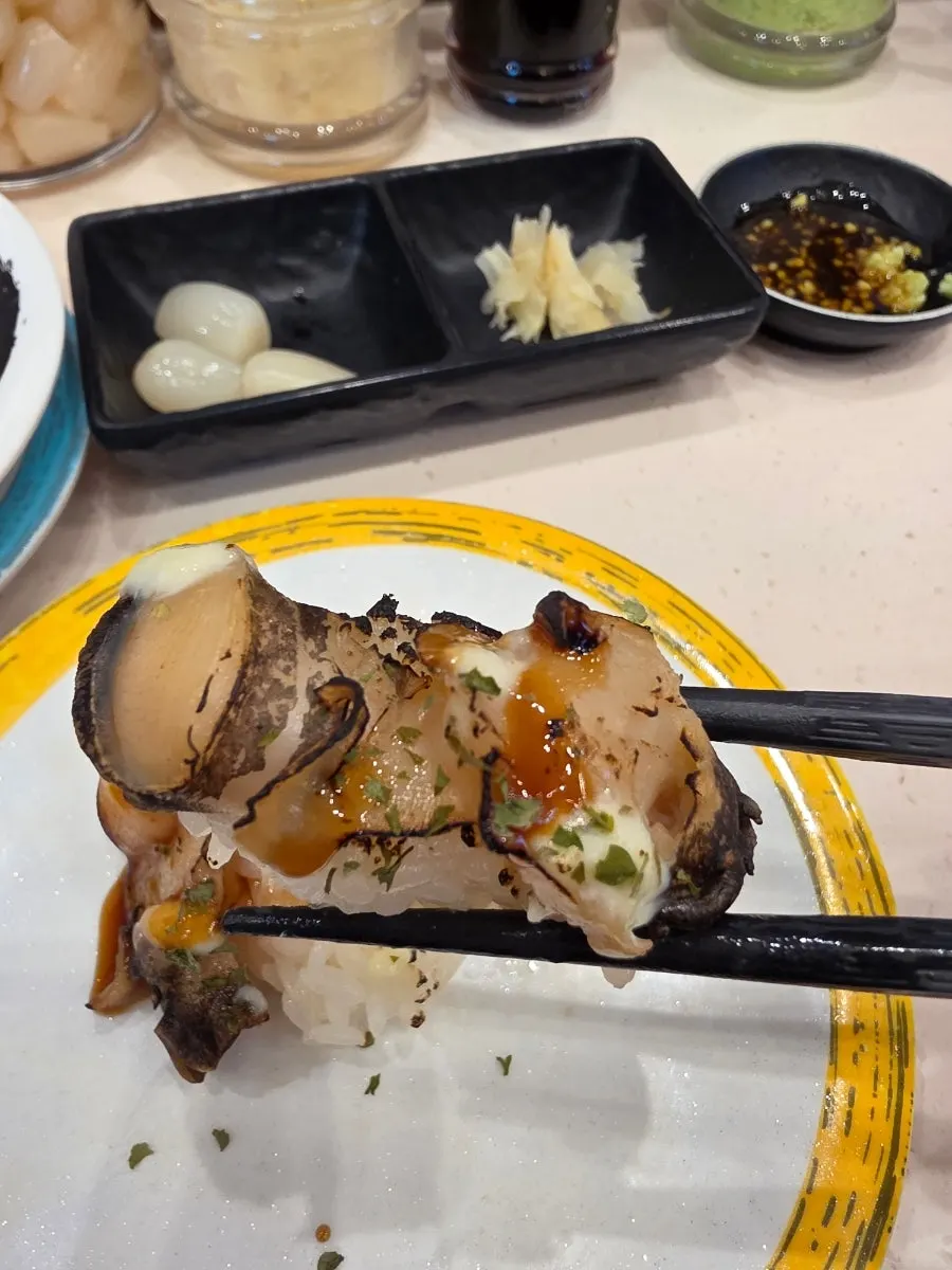 혼밥하기 편한 회전초밥 레일 자리