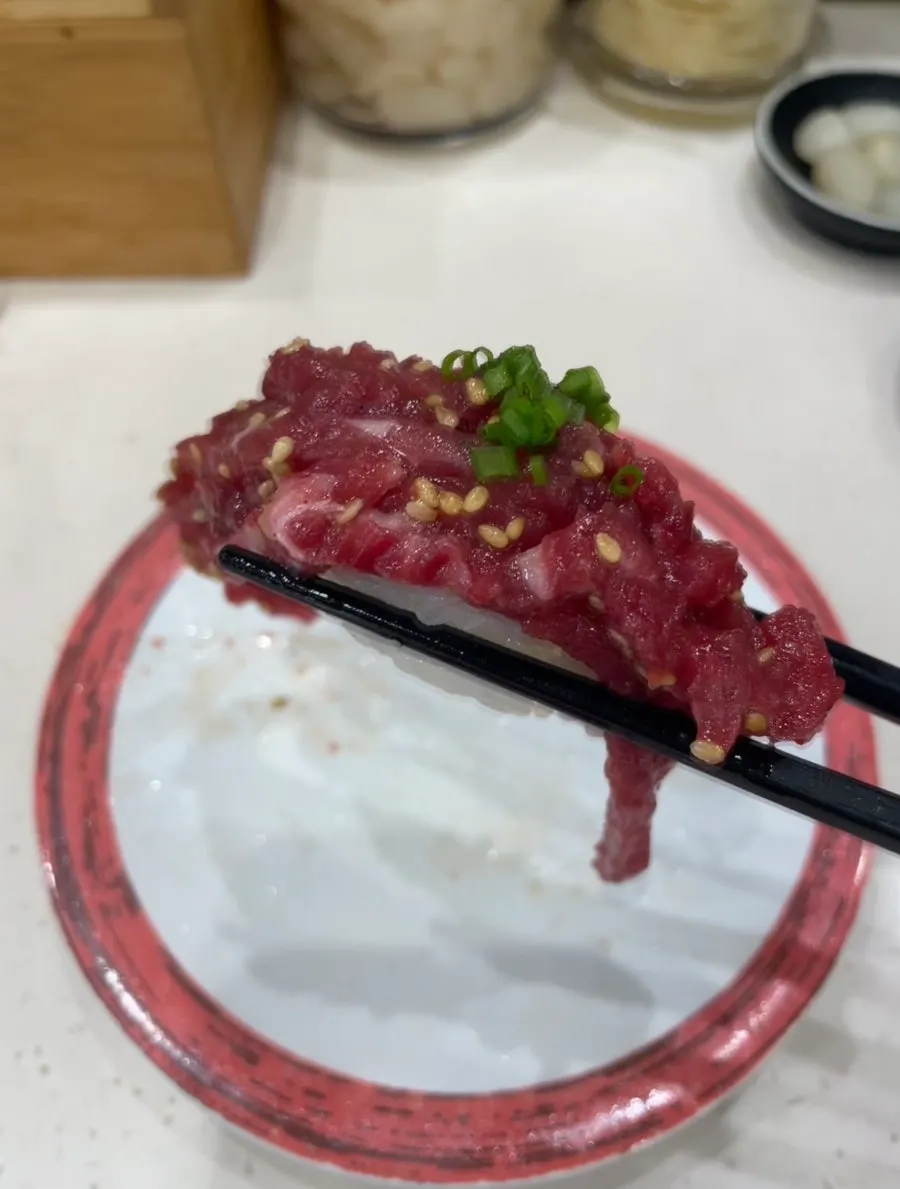 밥 양이 적은 초밥 한 점
