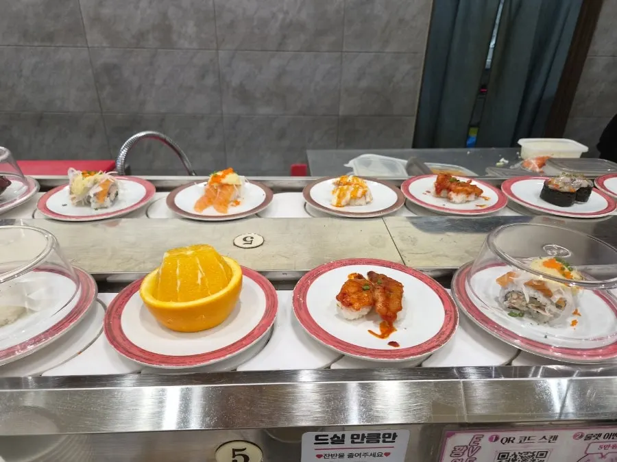 Interior of Teukbyeolhan Chobap with the conveyor-belt sushi rail visible