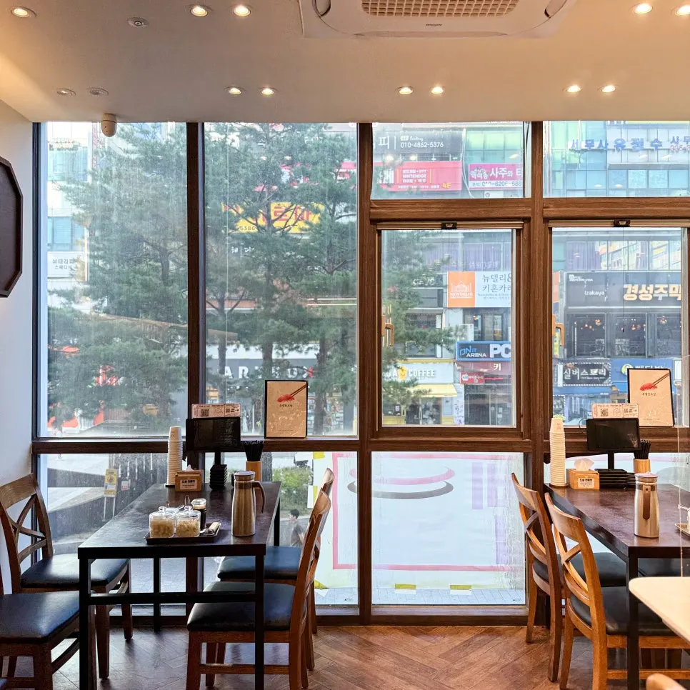 특별한초밥 내부 좌석