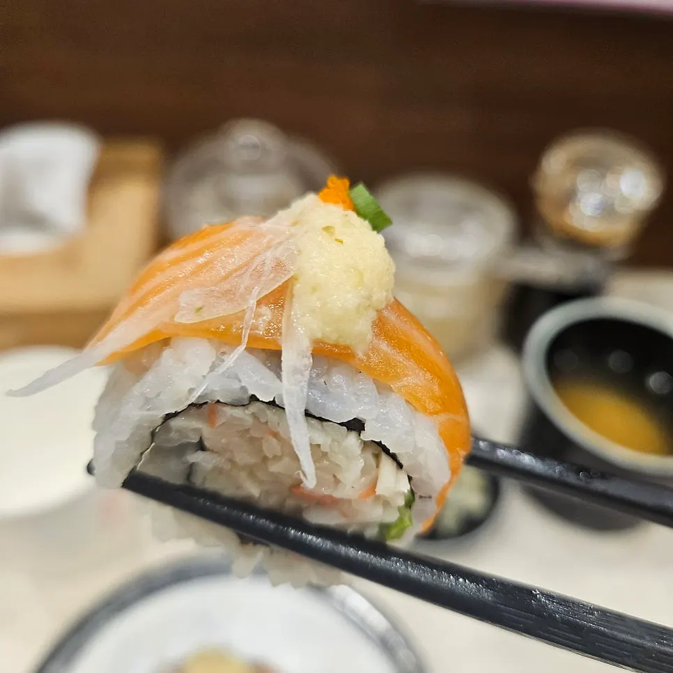 다양한 초밥 선택 관련 사진