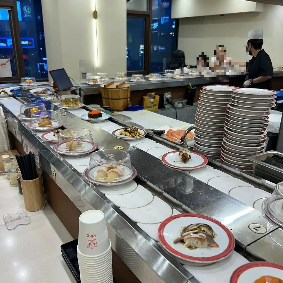 Freshness management for sushi on the conveyor belt