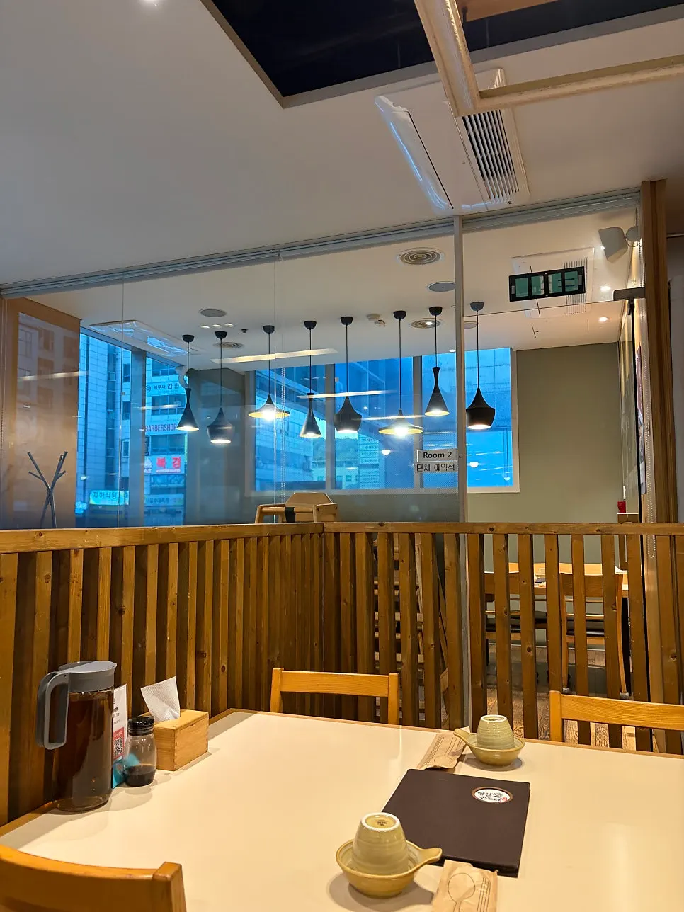 영월애곤드레 안산점 칸막이 테이블 좌석