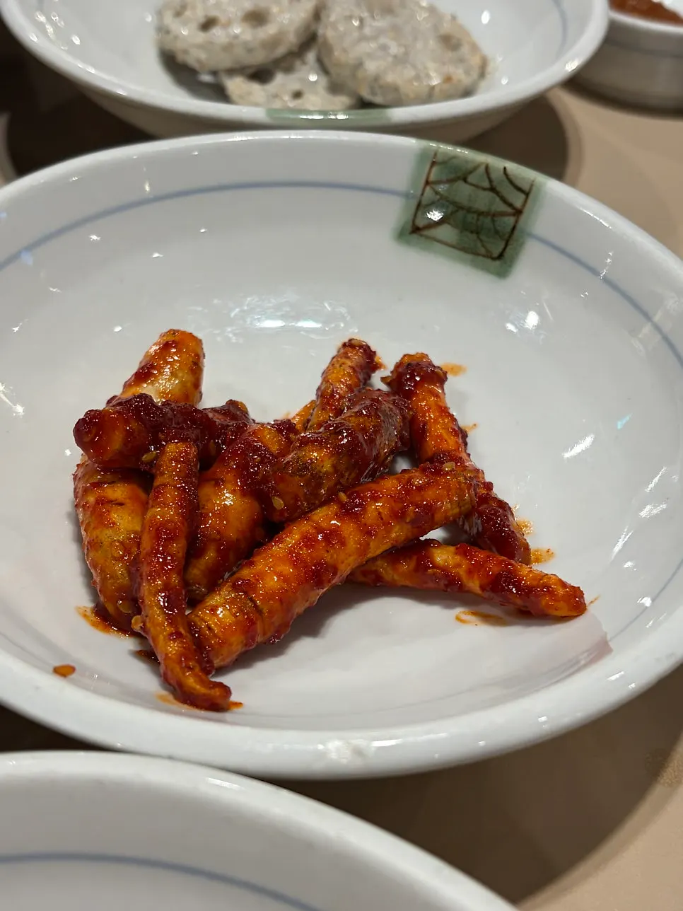 연근샐러드와 더덕무침 등 밑반찬