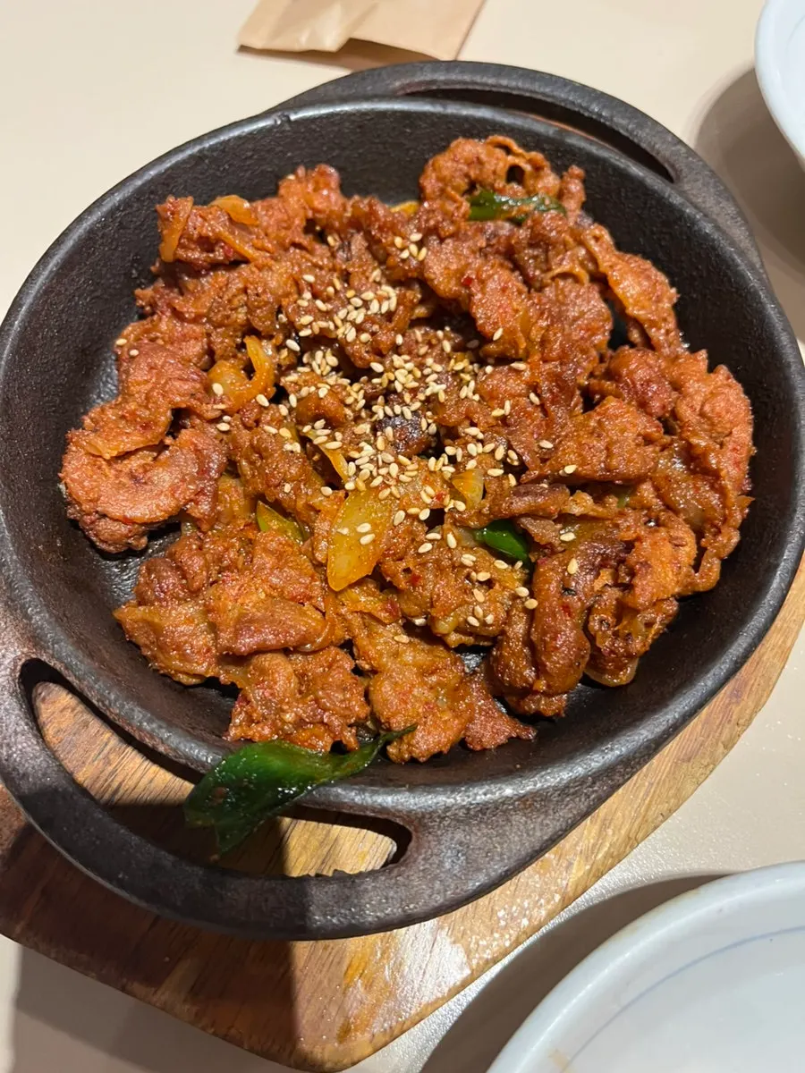 대접에 담겨 나온 곤드레밥