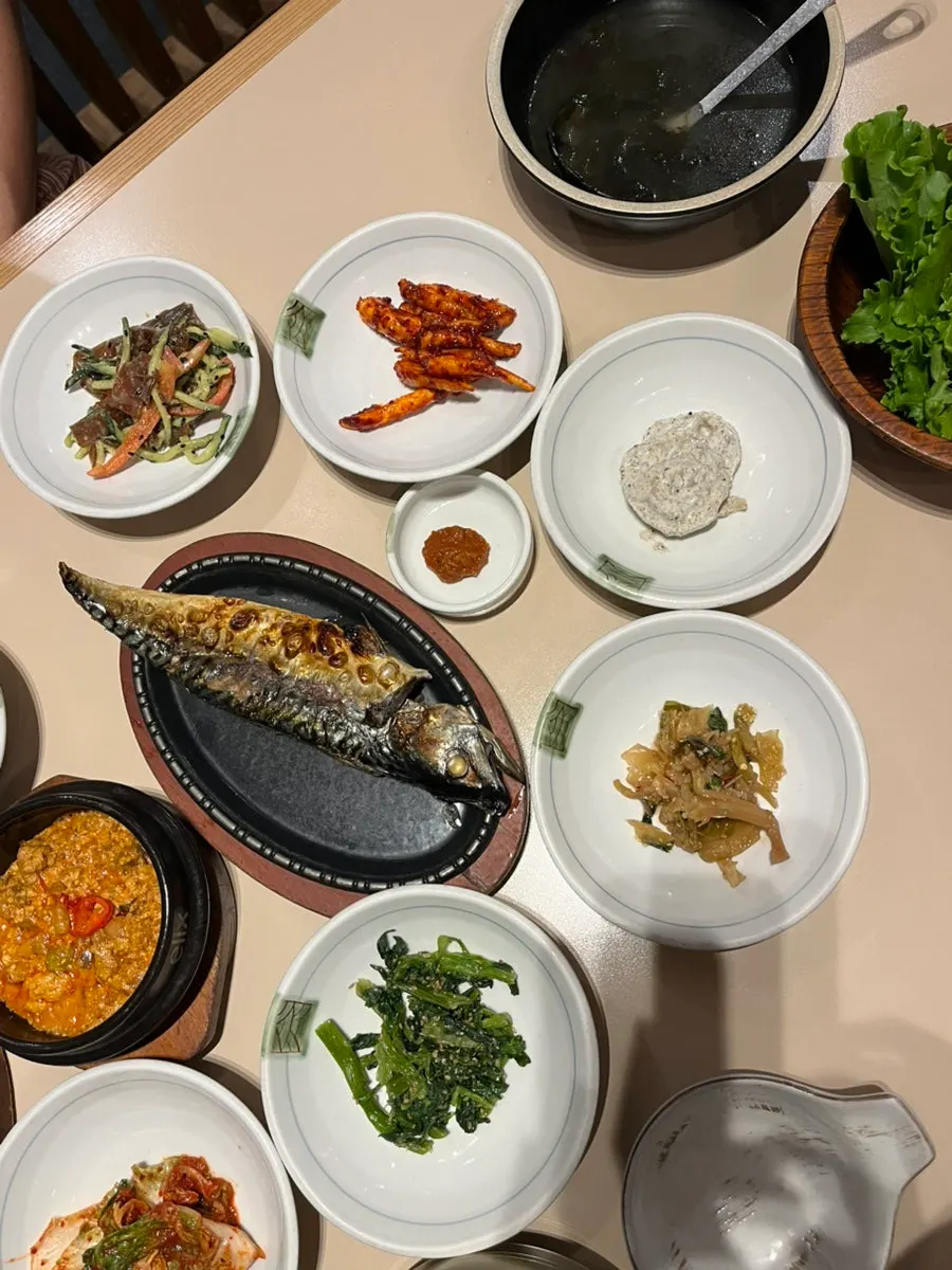 정갈하게 차려진 한정식 상차림 전체
