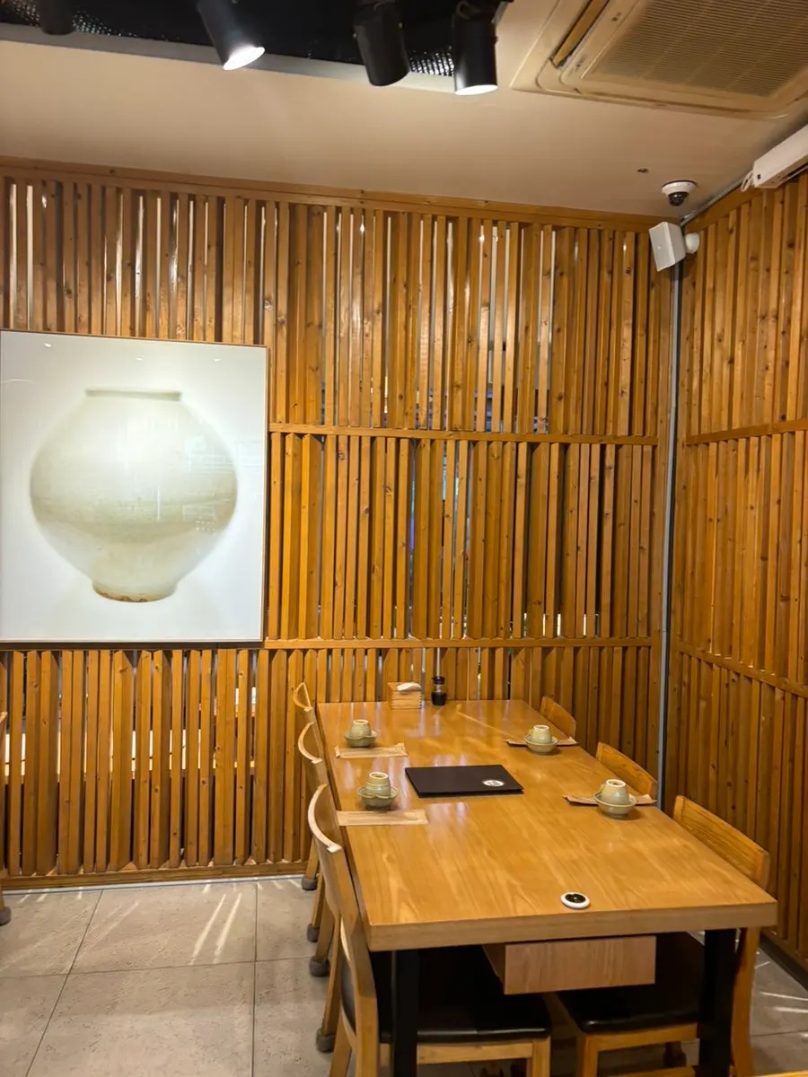 Interior hallway of Yeongwolae Gondre Ansan Branch
