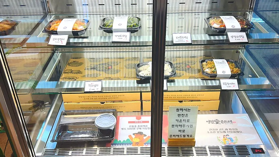 입구 한쪽에 마련된 손 씻는 개수대