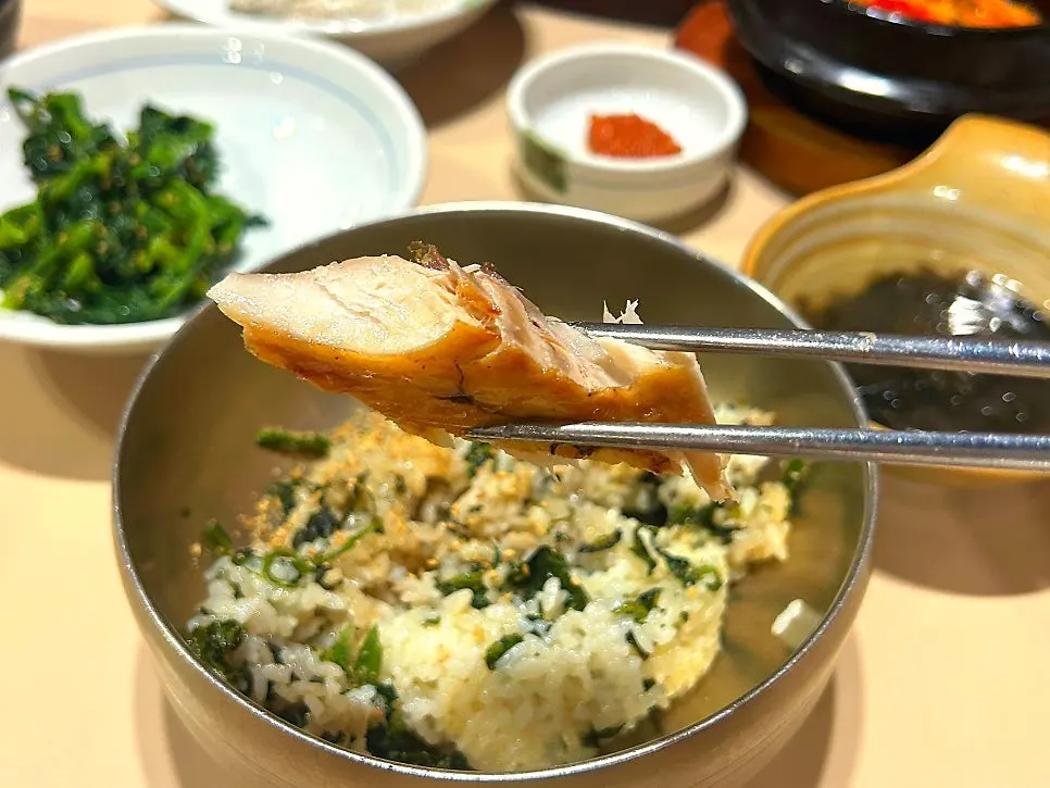 두 마리로 나온 고등어구이