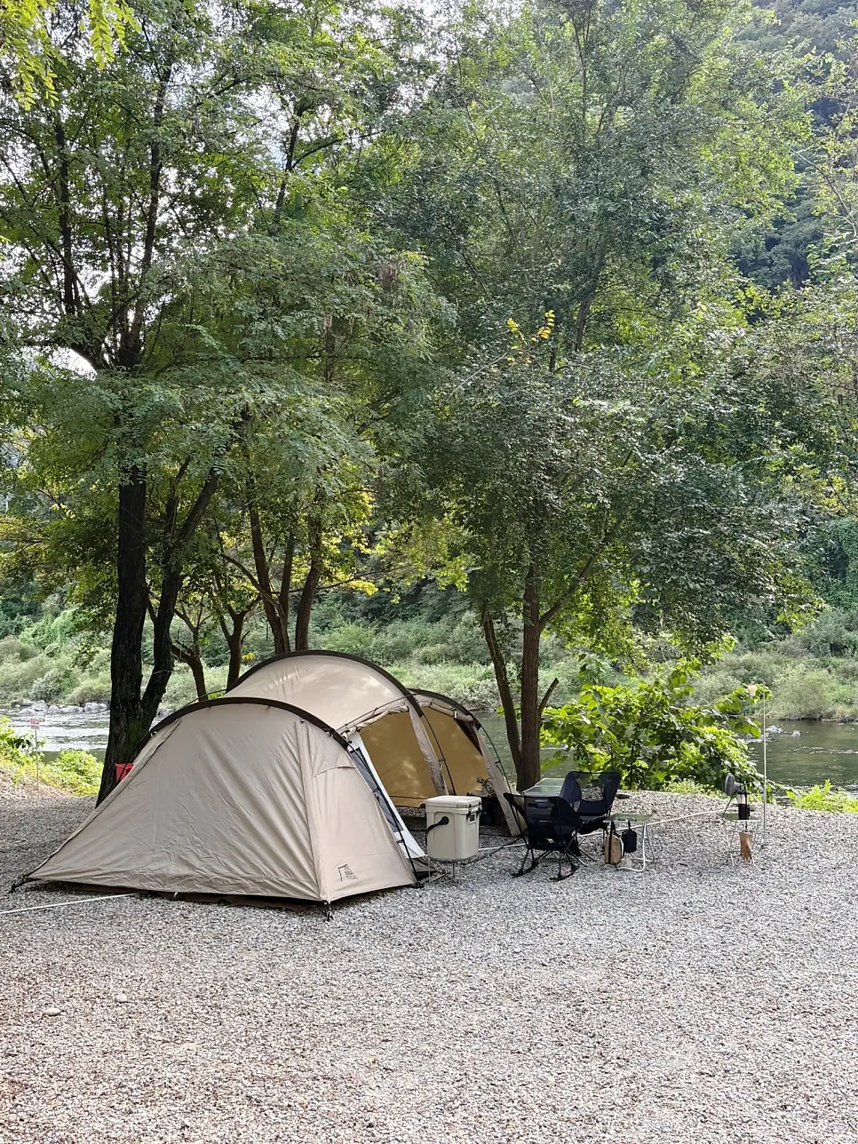 Tents pitched across the C3 and C4 sites