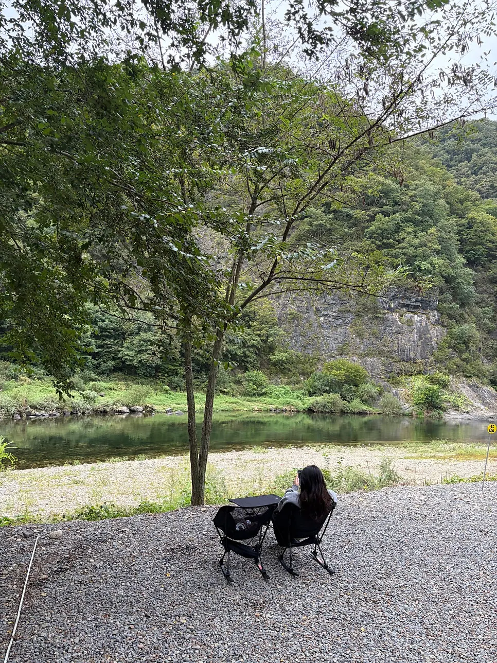 Coffee and sandwich breakfast with the Pyeongchang River view