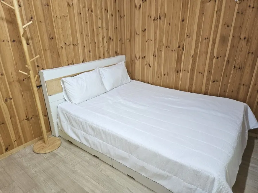 마루펜션캠핑장 105호 2인실 객실 내부