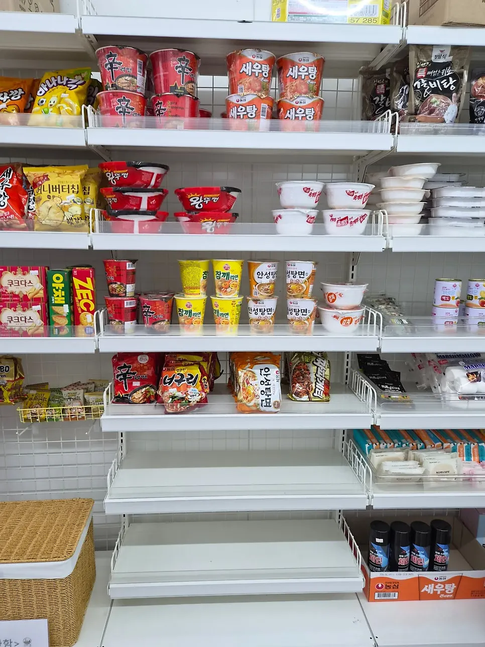 Unmanned accommodation shop for needed items