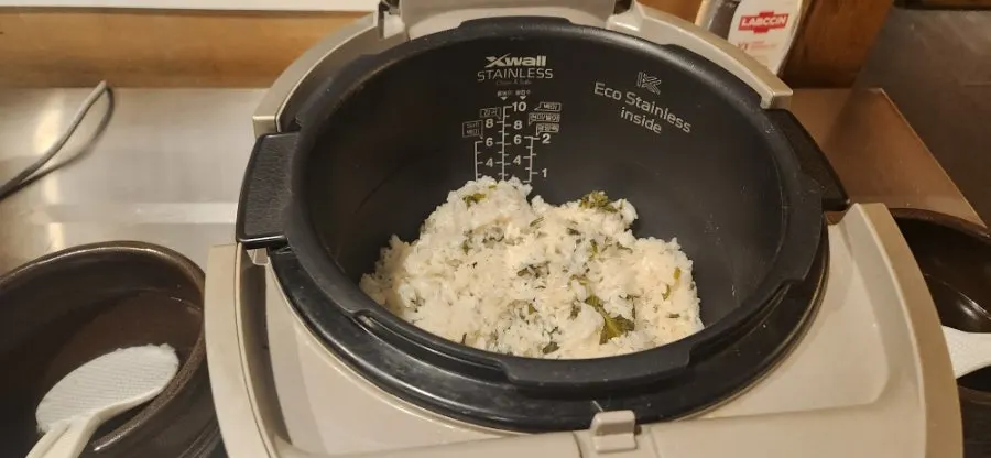 주문 전 창가석에서 본 홀 전경