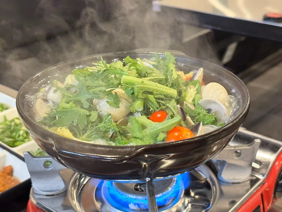 Spicy clam wine stew full of clams