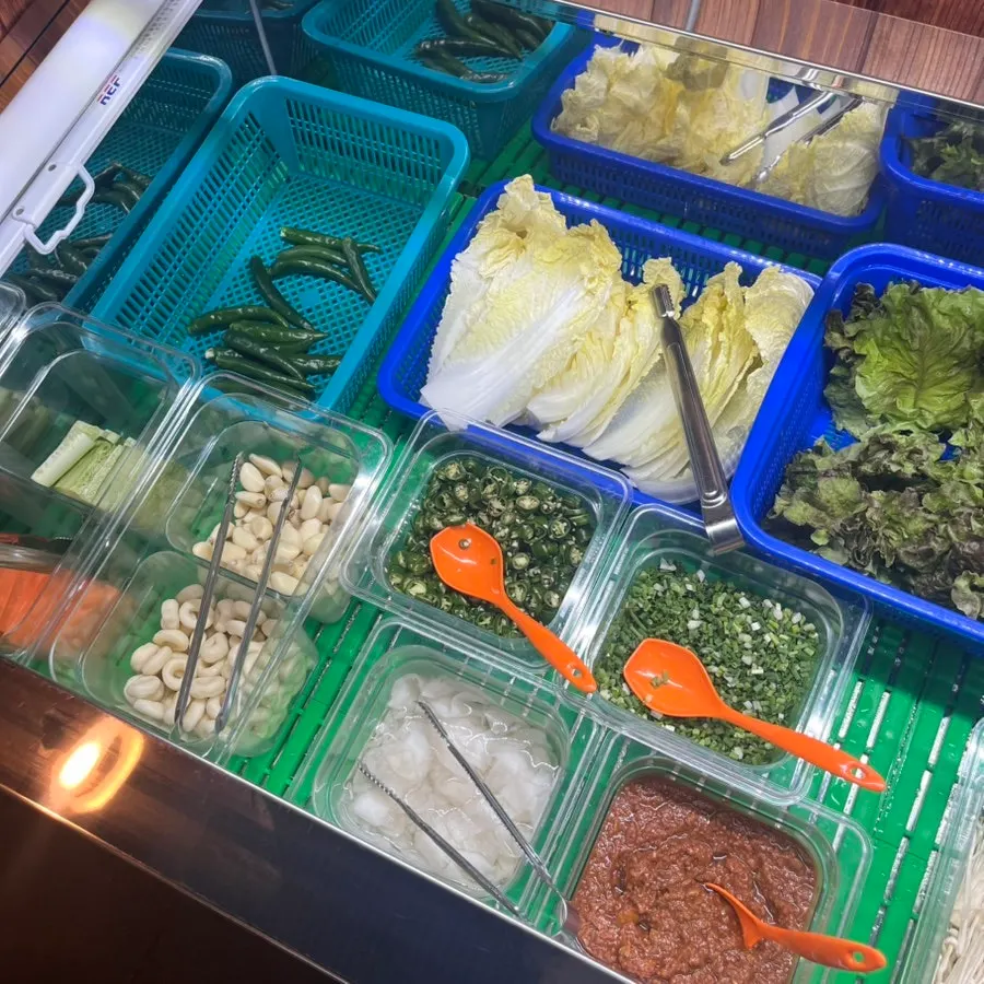 셀프바 김치와 장아찌 반찬