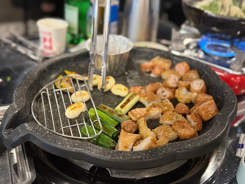 불판 위에 올려진 초벌연막창