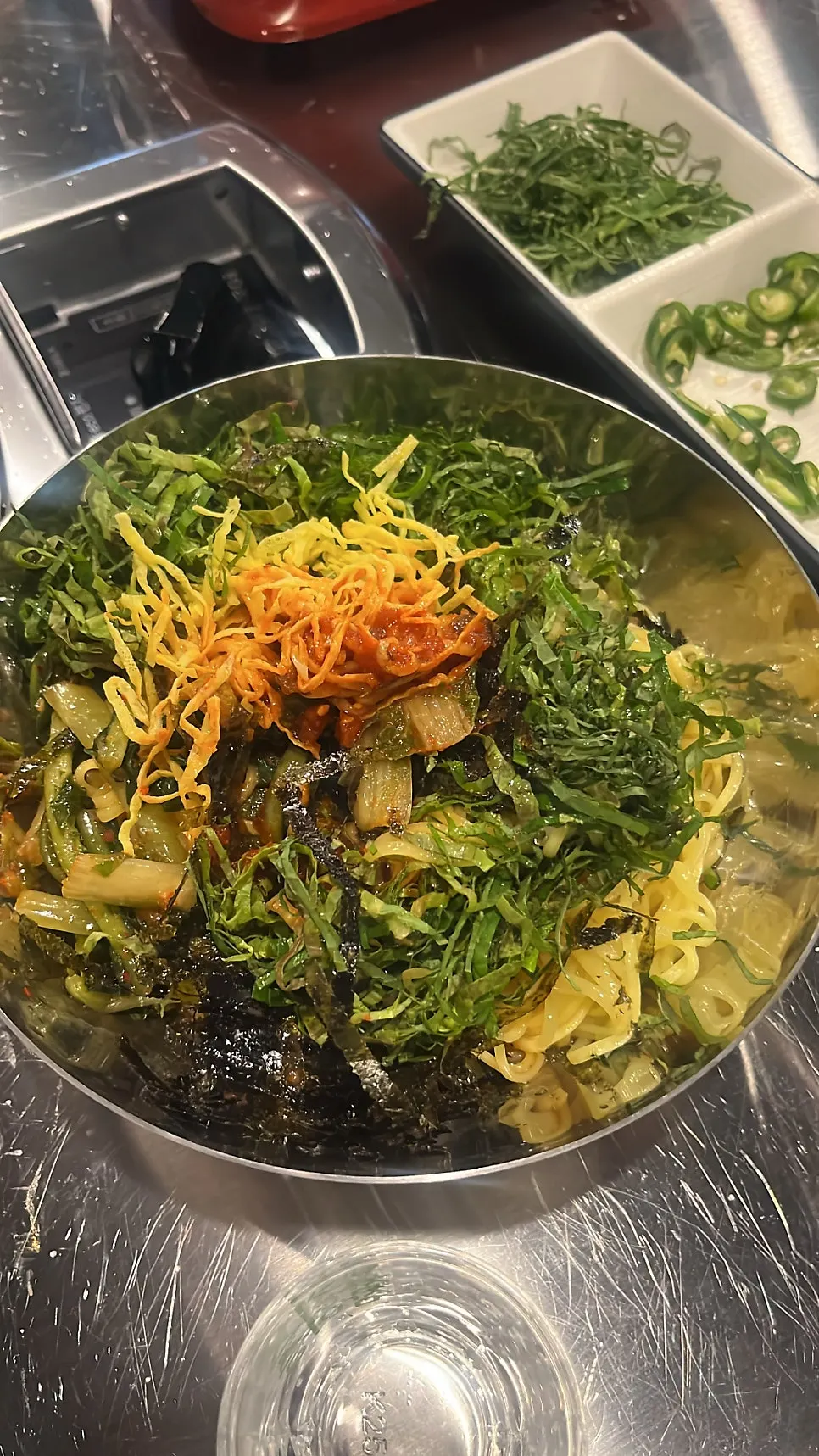 막걸리 국물의 땡초백합술찜