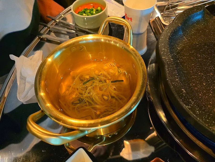 불판이 놓인 연막창 단계점 테이블