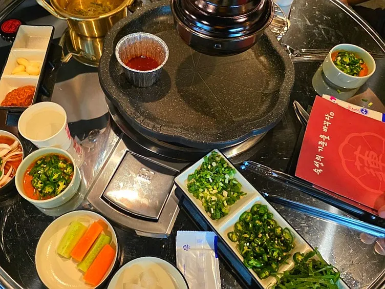 채소가 함께 담긴 초벌 연막창 200g