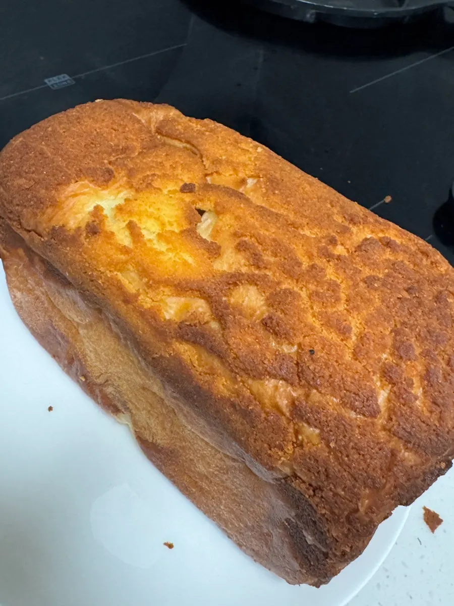 카푸치노와 에멘탈 빵