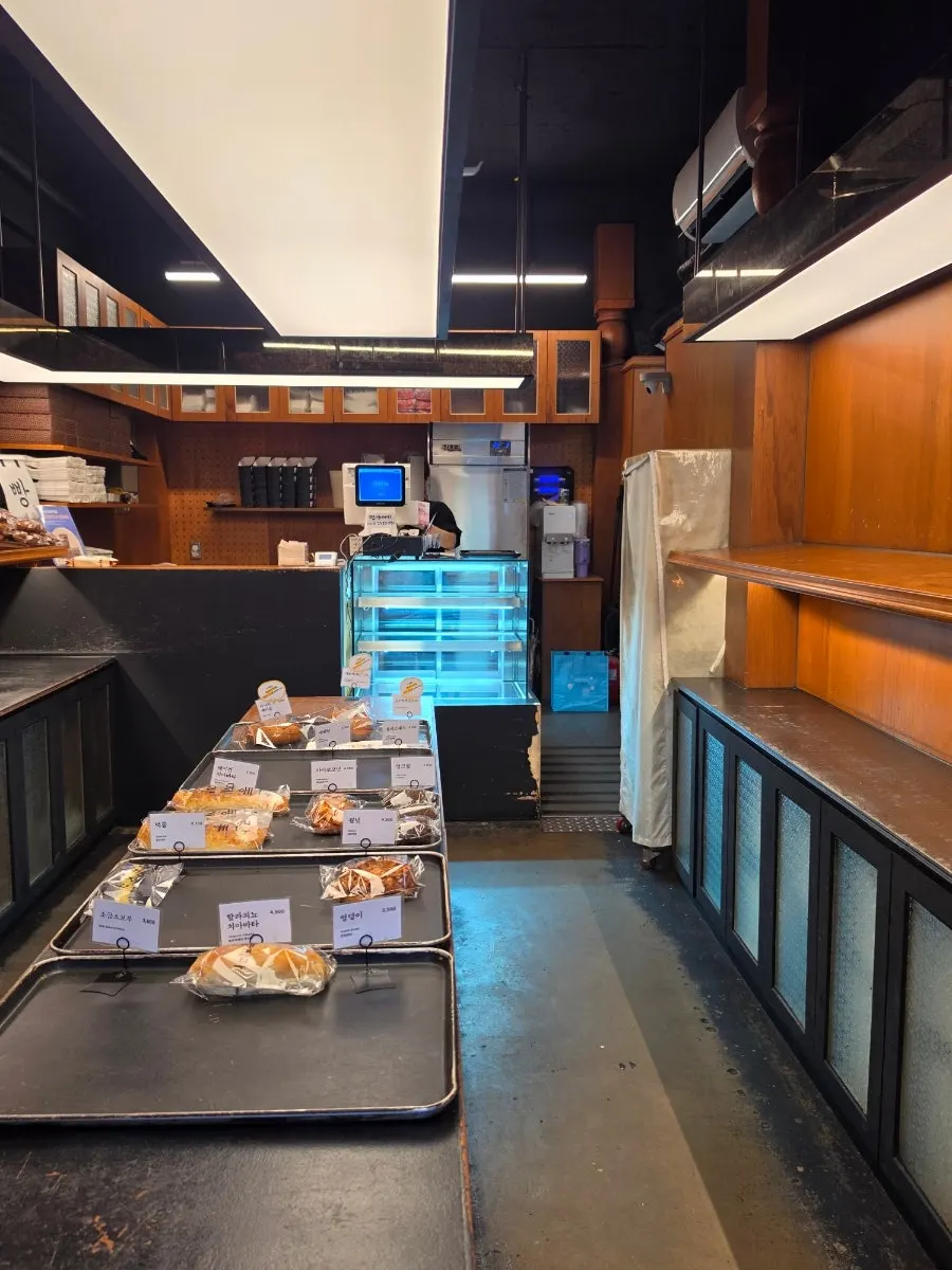 Inside Mandong Jegwa with its bread display cases