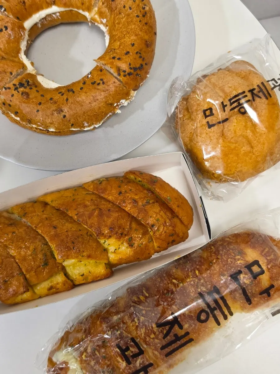 A bag full of packed breads from Mandong Jegwa
