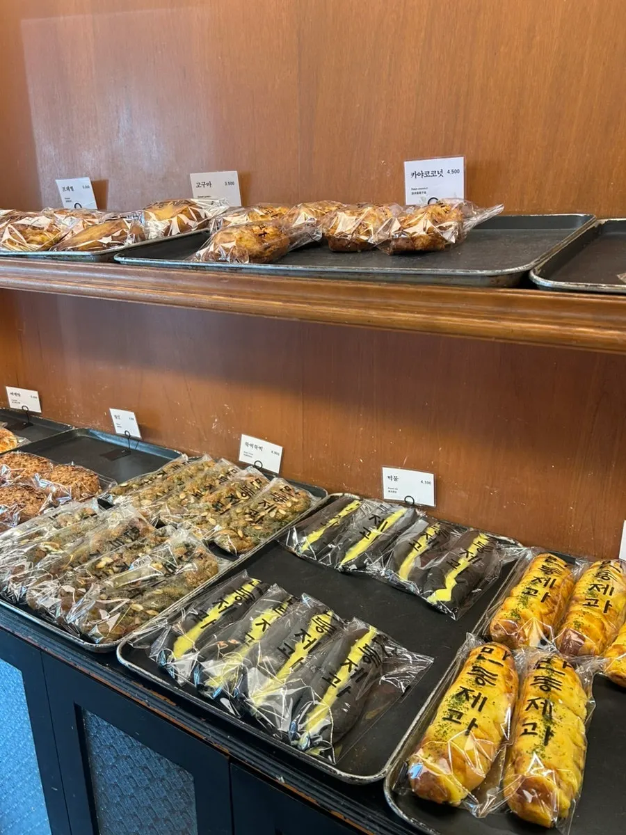 Display of the many breads at Mandong Jegwa